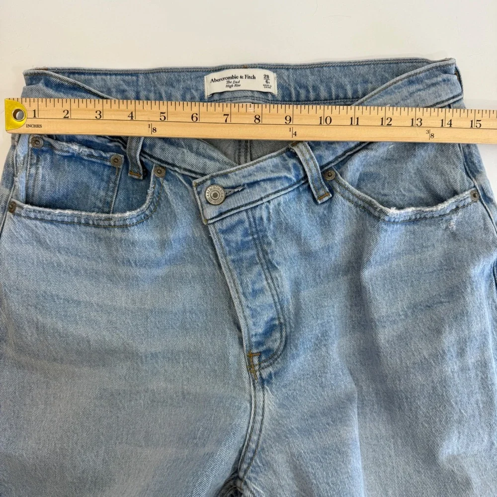 Abercrombie &‎ Fitch Dad High Rise Jeans Curve Love 28 6 Light Wash Criss Cross